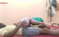 عاملة التنظيف تتعرض للقصف من قبل رئيسها للحفاظ على وظيفتها.