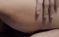 صديقة تلعب مع بوسها بينما أسجل.