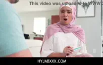 تحصل مارس الجنس فاتنة شقراء مفلس أثناء غسيل السيارات.