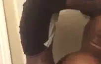 لطيف فتاة مع شعر كس اللعب على كاميرا ويب.