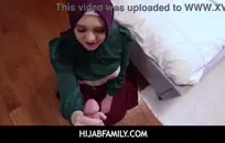 في سن المراهقة يستمني على كام مع دسار و cums.