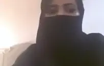 يمارس الجنس مع أخوات الحمام الذهبي، فيكي وإيفيت