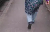 لطيف في سن المراهقة يحصل على تدليك من بي بي سي.