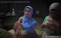 خنثى وواحد من أولادها سخيف.