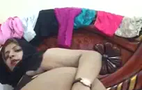 قرنية فتاة جامعية التدليك لها العضو التناسلي النسوي والثدي.