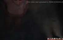 يتبول ونائب الرئيس على نفسي في المرآة.