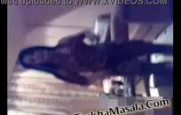 زوجة الساخنة يحصل على أسلوب هزلي الثابت في السرير.