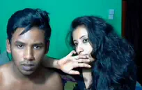 مفلس شقراء الهواة في سن المراهقة يأخذ الديك ضخمة في عمق كس.