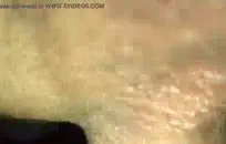 نائب الرئيس داخل ثقب الحمار ضيق في الحمام.