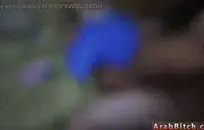 آية هانا تستحم قبل أن تصبح صعبة.