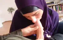 تظهر هوتي camgirl قبالة بوسها.